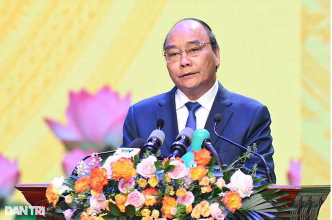Chủ tịch nước Nguyễn Xuân Phúc phát biểu tri ân các anh hùng liệt sĩ, tuyên dương những người có công tiêu biểu (ảnh: Mạnh Quân).
