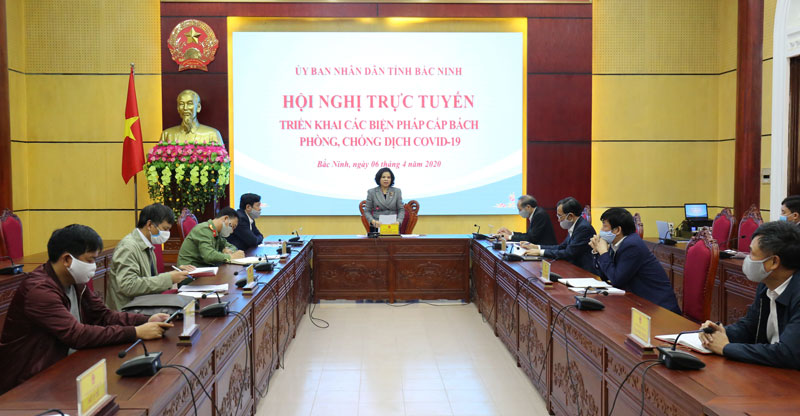 Chủ tịch UBND tỉnh Nguyễn Hương Giang phát biểu chỉ đạo tại điểm cầu UBND tỉnh.