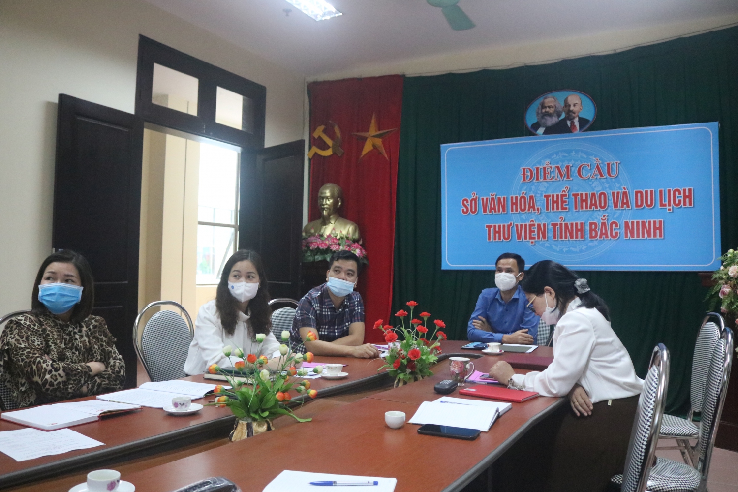 Sở Văn hóa, Thể thao và Du lịch Bắc Ninh, Thư viện tỉnh Bắc Ninh tham dự Hội nghị tập huấn “Triển khai các văn bản quy phạm pháp luật mới trong lĩnh vực thư viện” theo hình thức trực tuyến