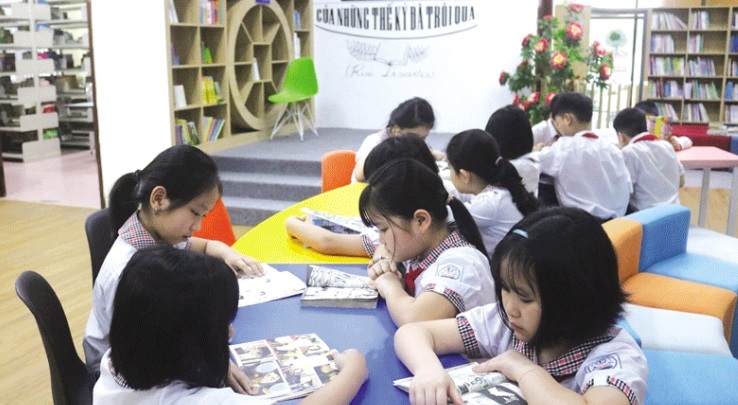 Học sinh Trường Tiểu học Suối Hoa đến Thư viện tỉnh đọc sách