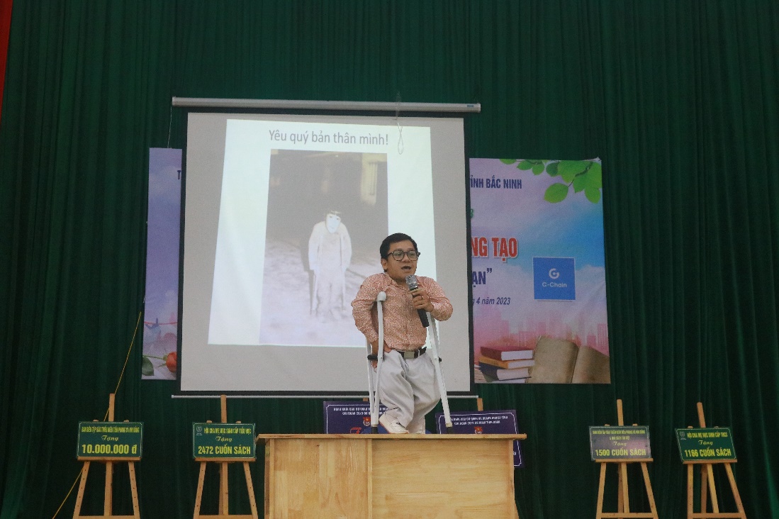 Diễn giả Nguyễn Sơn Lâm chia sẻ về hành trình kỳ diệu đi đến thành công thông qua việc đọc sách và nỗ lực học tập của mình