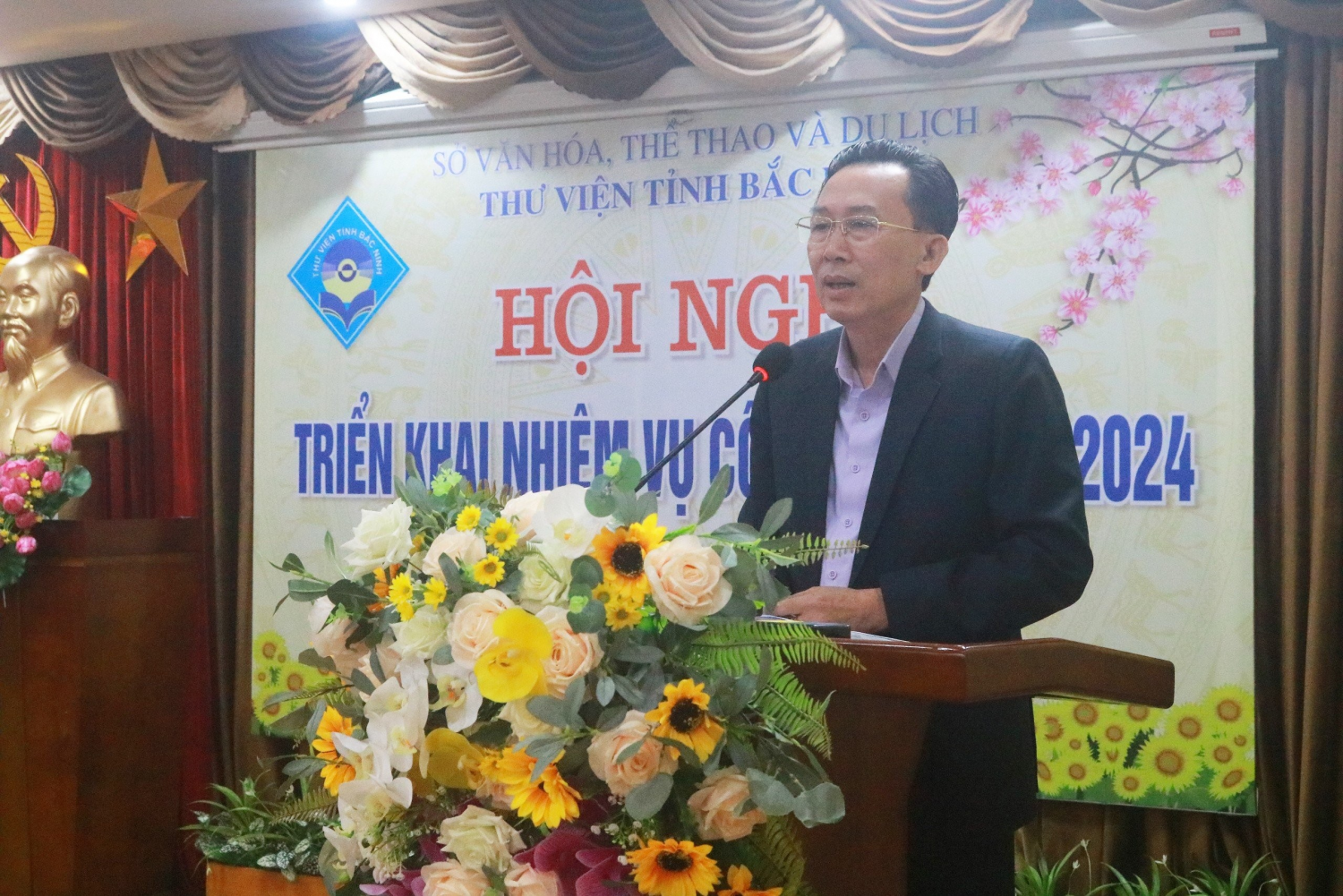 Đ/c Nguyễn Xuân Trung, Phó Bí thư Đảng ủy, Phó Giám đốc Sở Văn hóa Thể thao và Du lịch phát biểu chỉ đạo tại Hội nghị